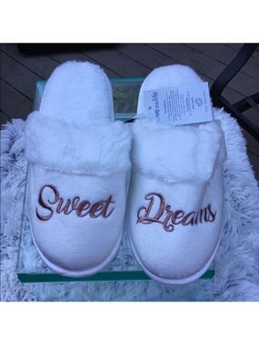 Love this life Sweet dreams Slippers size 5/6